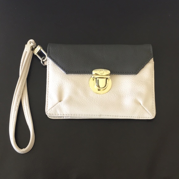 Designer brands clutch bundle - Picture 7 of 8